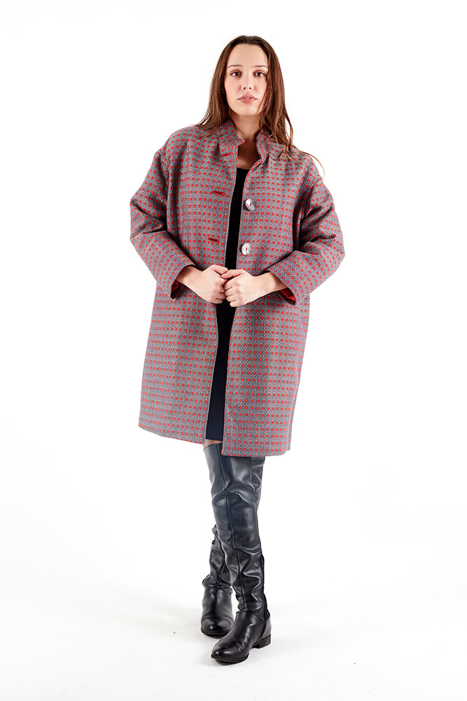 Cappotto bianco e nero con quadretti rosso corallo Atelier di Monica